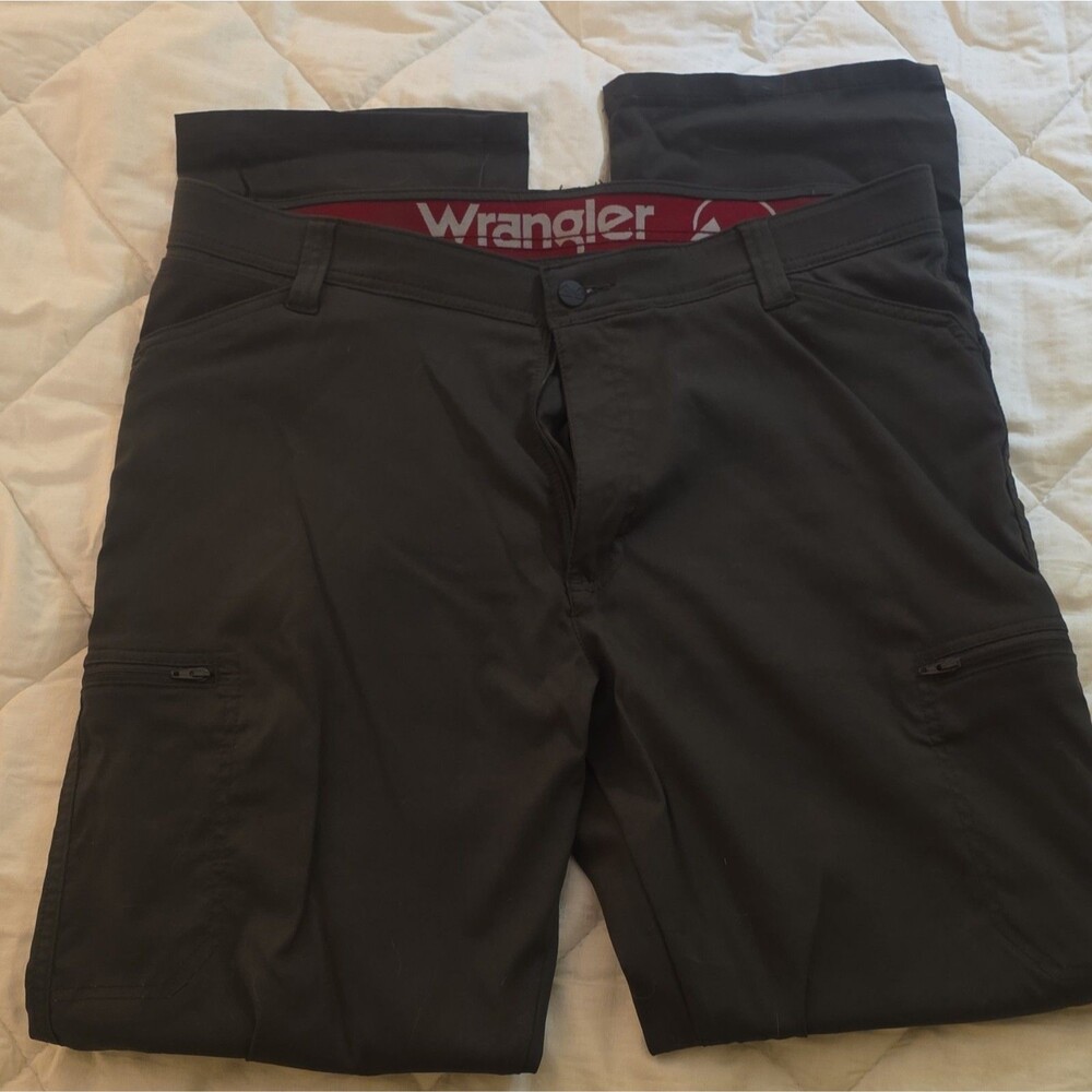 Wrangler ATG Cargo Green Casual Pants Straight Leg Flat Front Knit 36x32